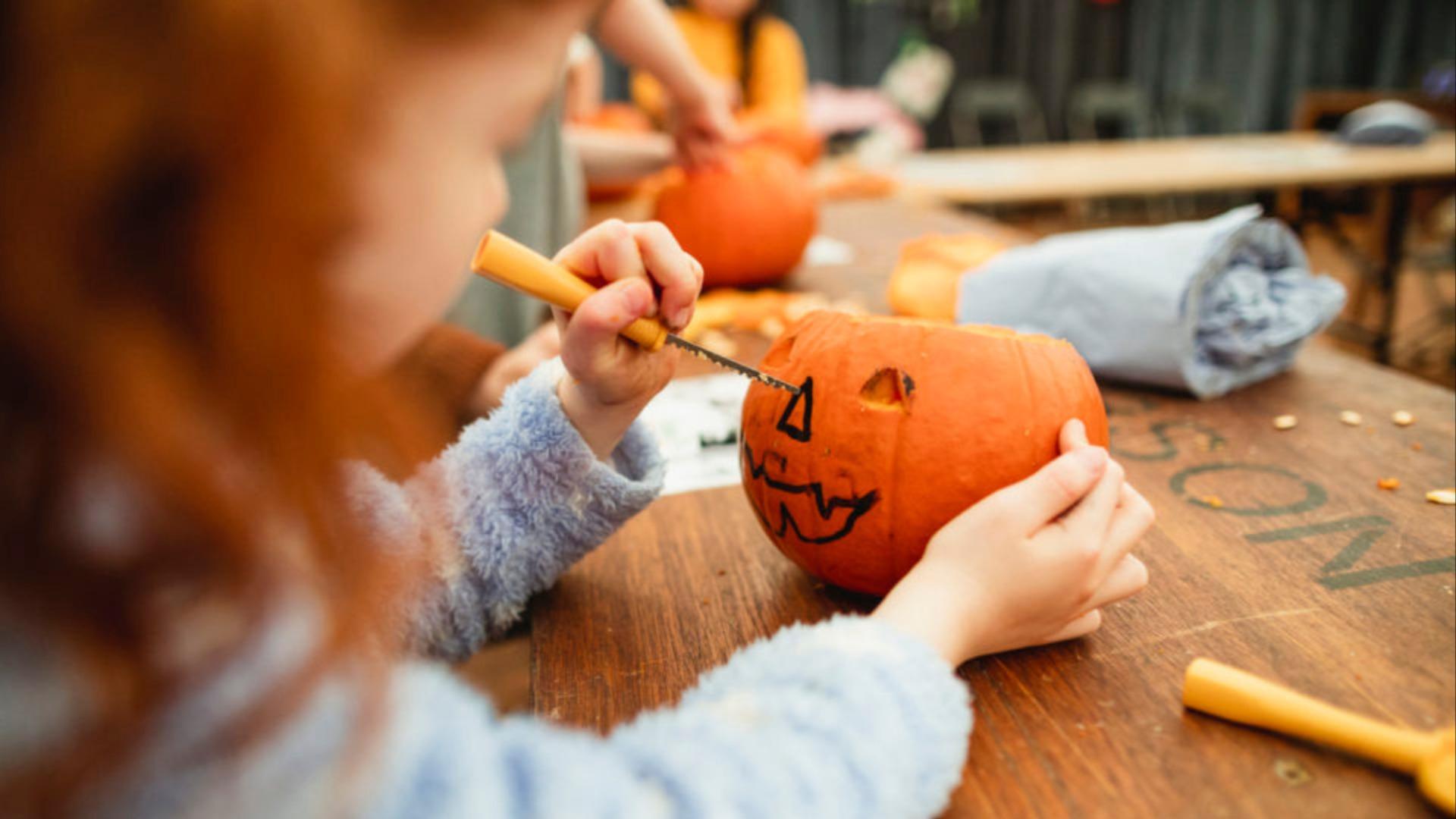 Kidsworkshop pompoen snijden